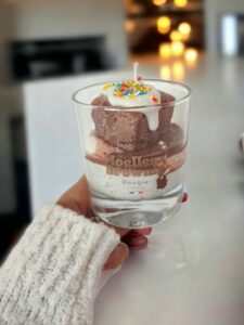 Bougie brownie moelleux gourmande peau d'ane chantilly