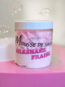 mousse de savon milkshake fraise sucrées peau d'anee